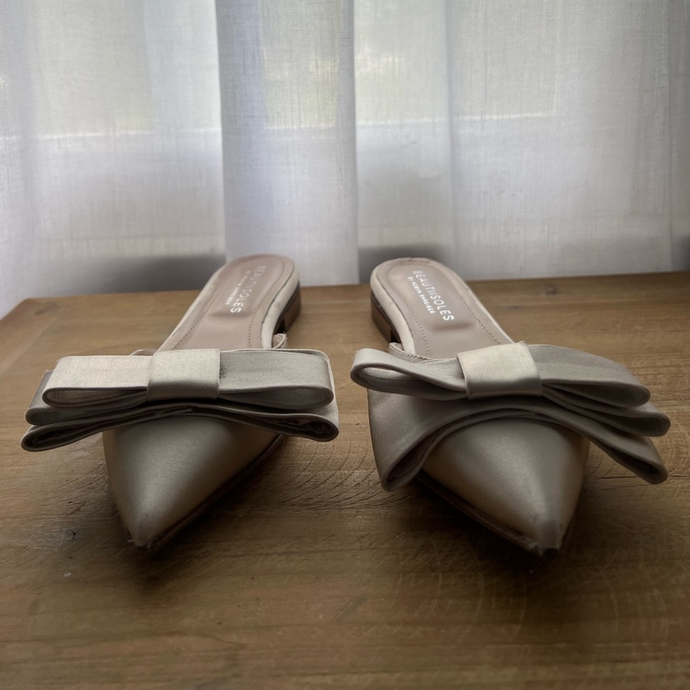 BeautiiSoles By Robyn Shreiber Ella Ivory Flats Made in Italy Women's Size 6 New - Picture 2 of 8